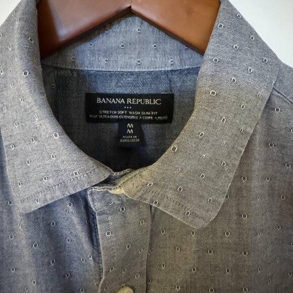 Banana Republic Slim-Fit Soft-Wash Button-Down Shirt – Medium - Picture 4 of 6
